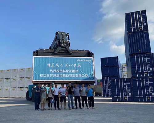 啟洋正面吊租賃為您分享，如何正確操作集裝箱吊具呢？